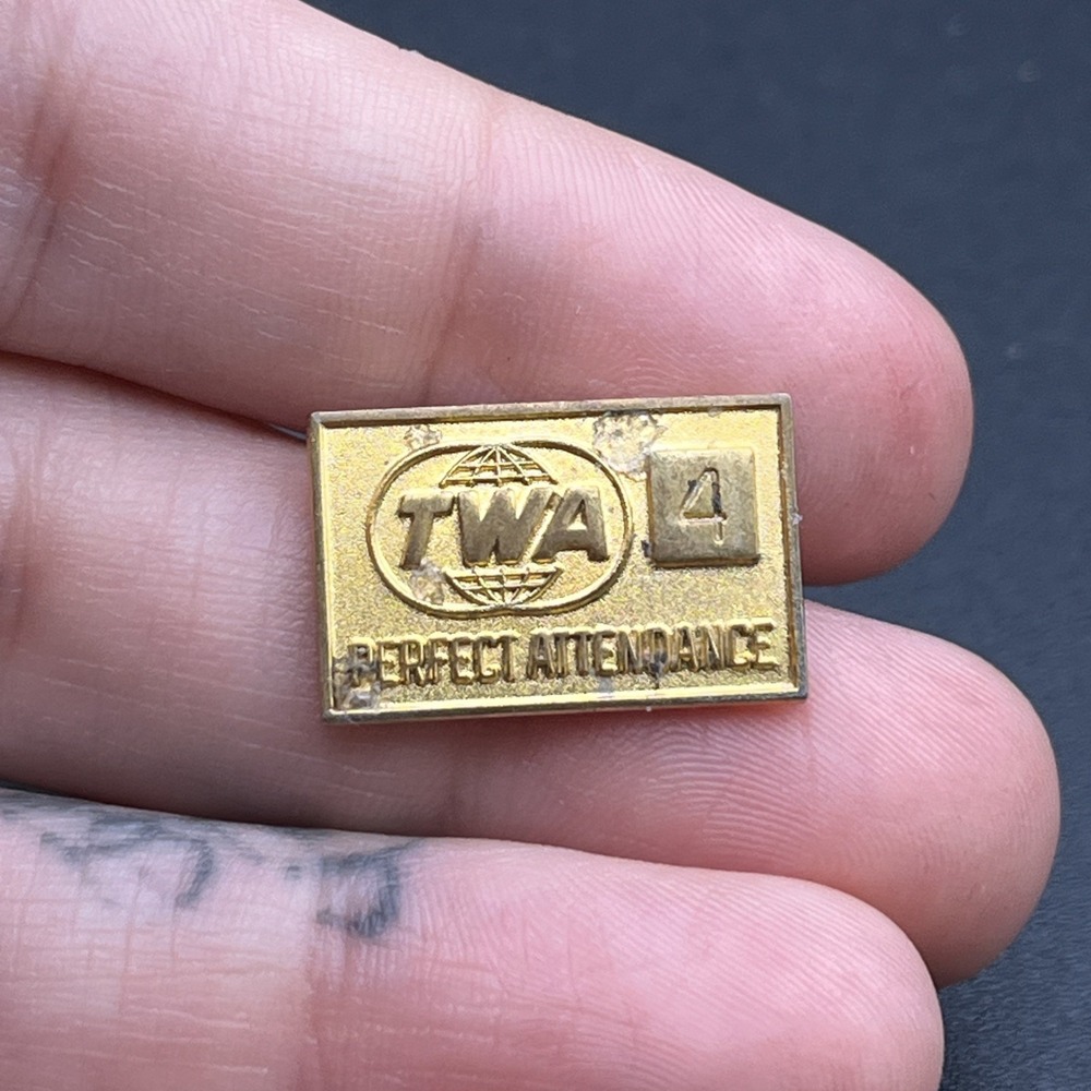 Trans World Airlines TWA Perfect‎ Attendance 4 Years Gold Tone Lapel Hat Pin